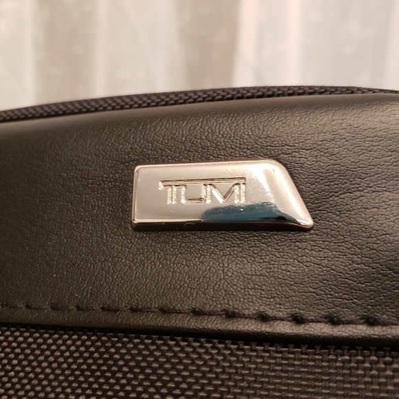 Tumi Delta Travel Zipper Pouch Black - Picture 2 of 8